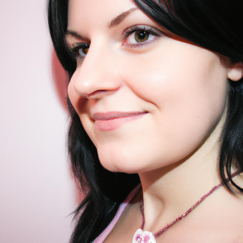 Woman wearing Pandora necklace, smiling